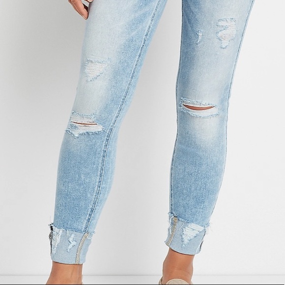 🙌 Maurice’s Premium Jeans •Cool Meets Comfort•Distressed Raw Hem Jeans NWTS-$55 - Picture 4 of 5